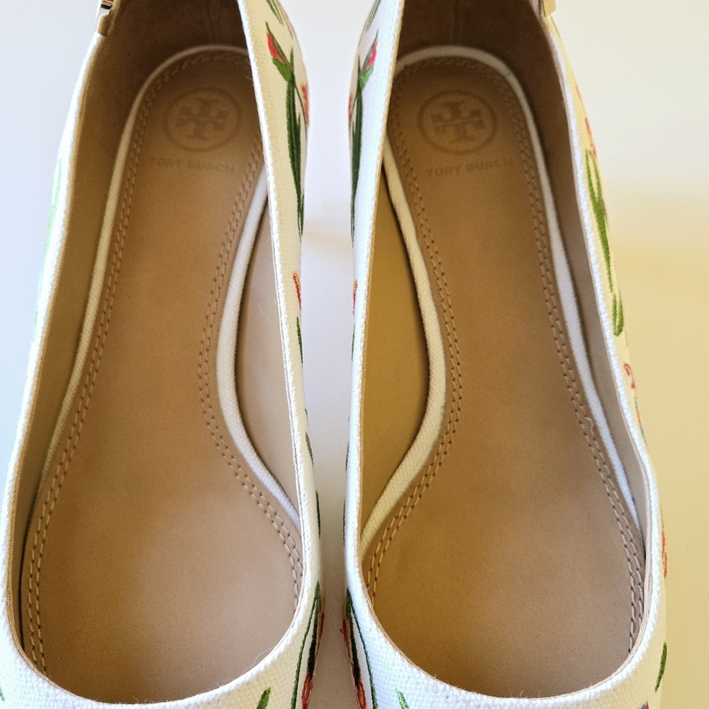 Tory Burch Elizabeth Painted Iris Embroidered Canvas Kitten Heel Pumps Size 8.5M - Picture 14 of 16